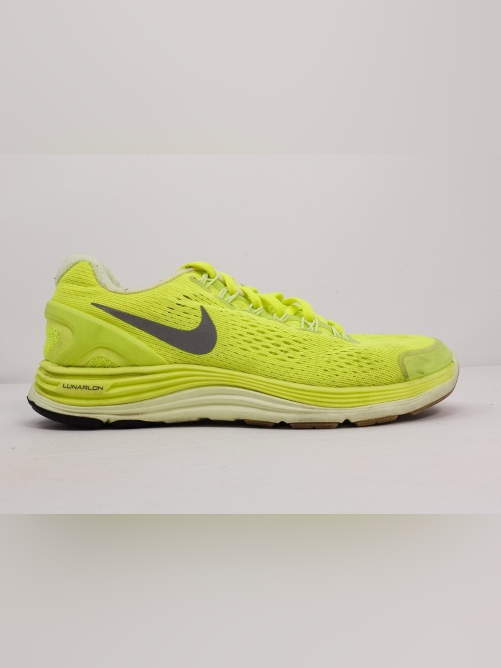 Nike vibrant lunarglide 4 women’s athletic running shoes sneakers 8.5 or 8 1/2